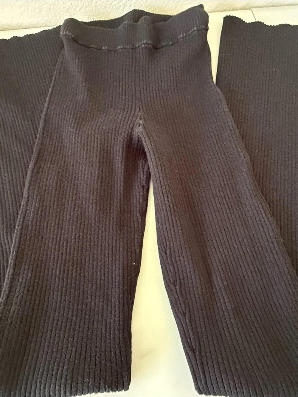 ALO Yoga Black Ribbed Flare Leggings M